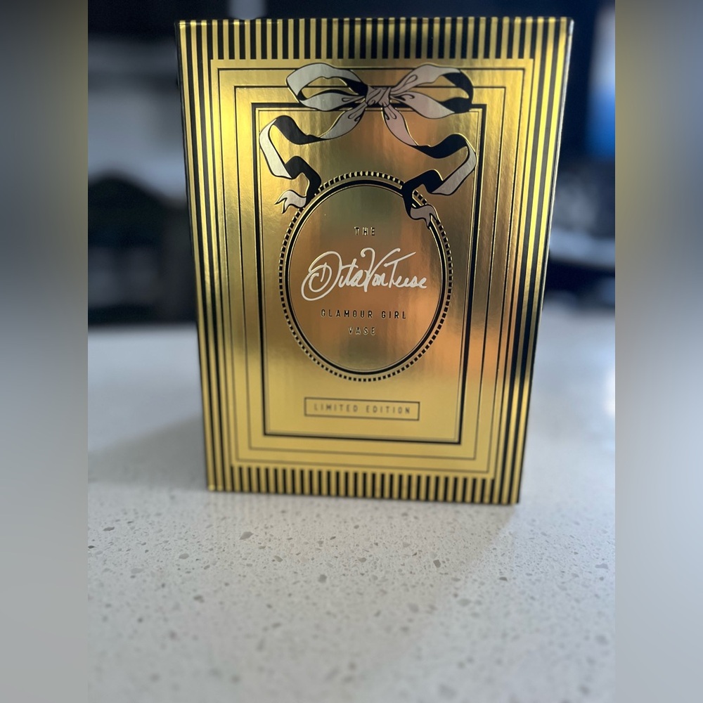 The Dita Von Teese Glamour Girl Vase (Gold) - Picture 9 of 10